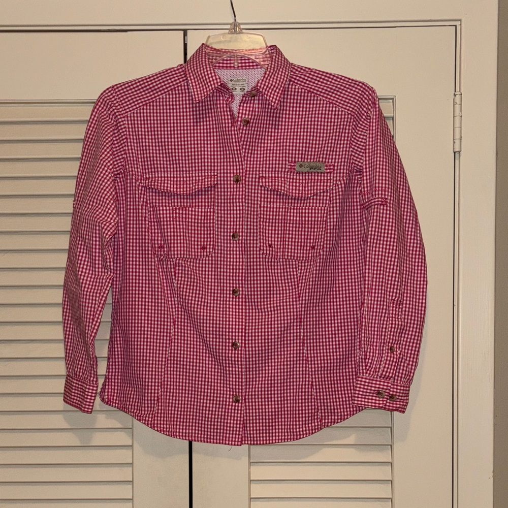 Columbia women’s pink and white fishing shirt